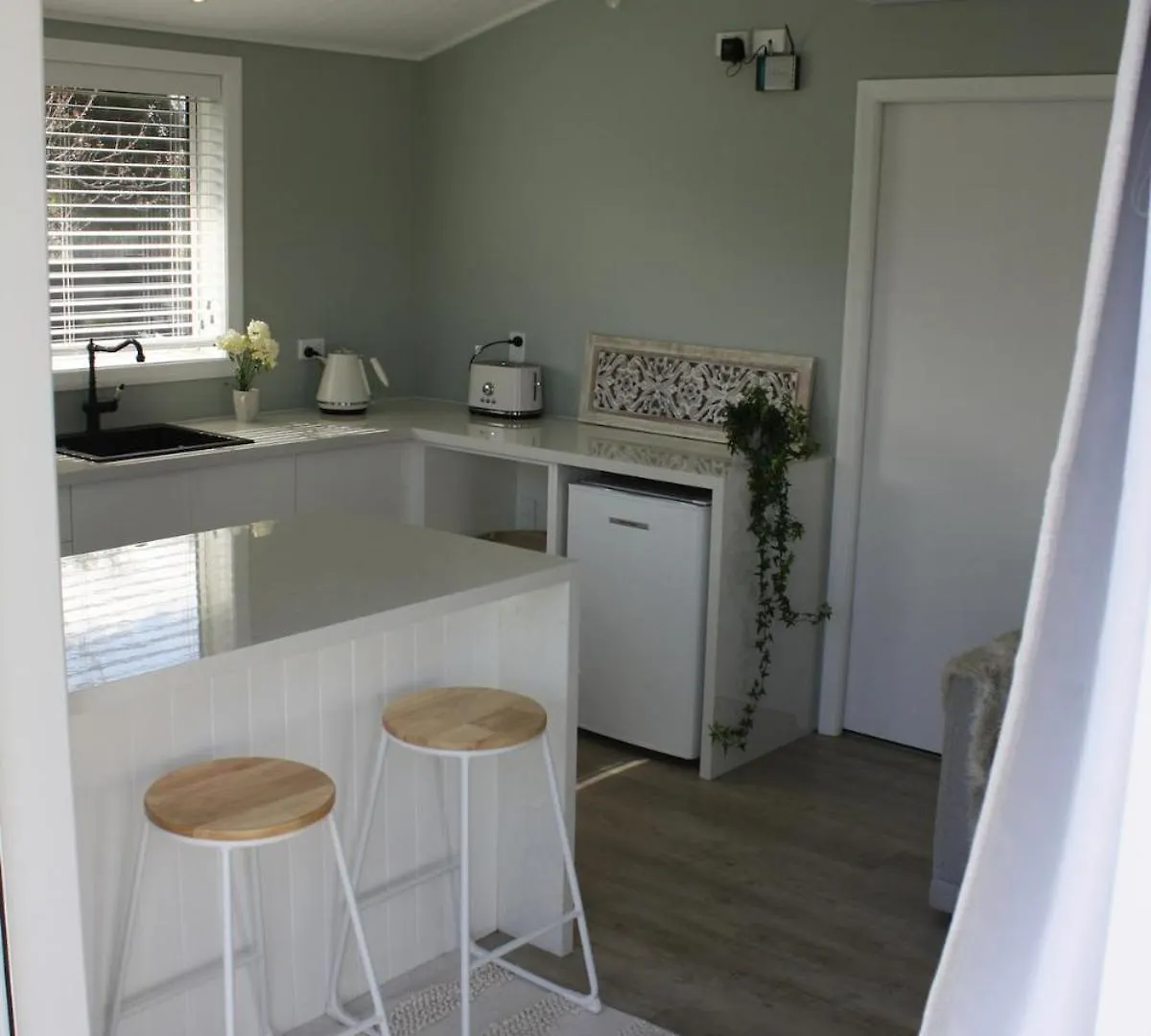 Apartment Cottage Charm Adorable, Cute With Outdoor Bath Christchurch