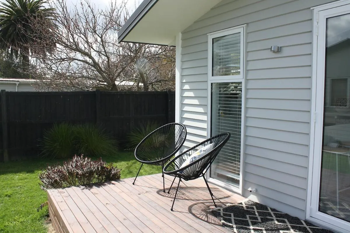 Cottage Charm Adorable, Cute With Outdoor Bath Christchurch New Zealand
